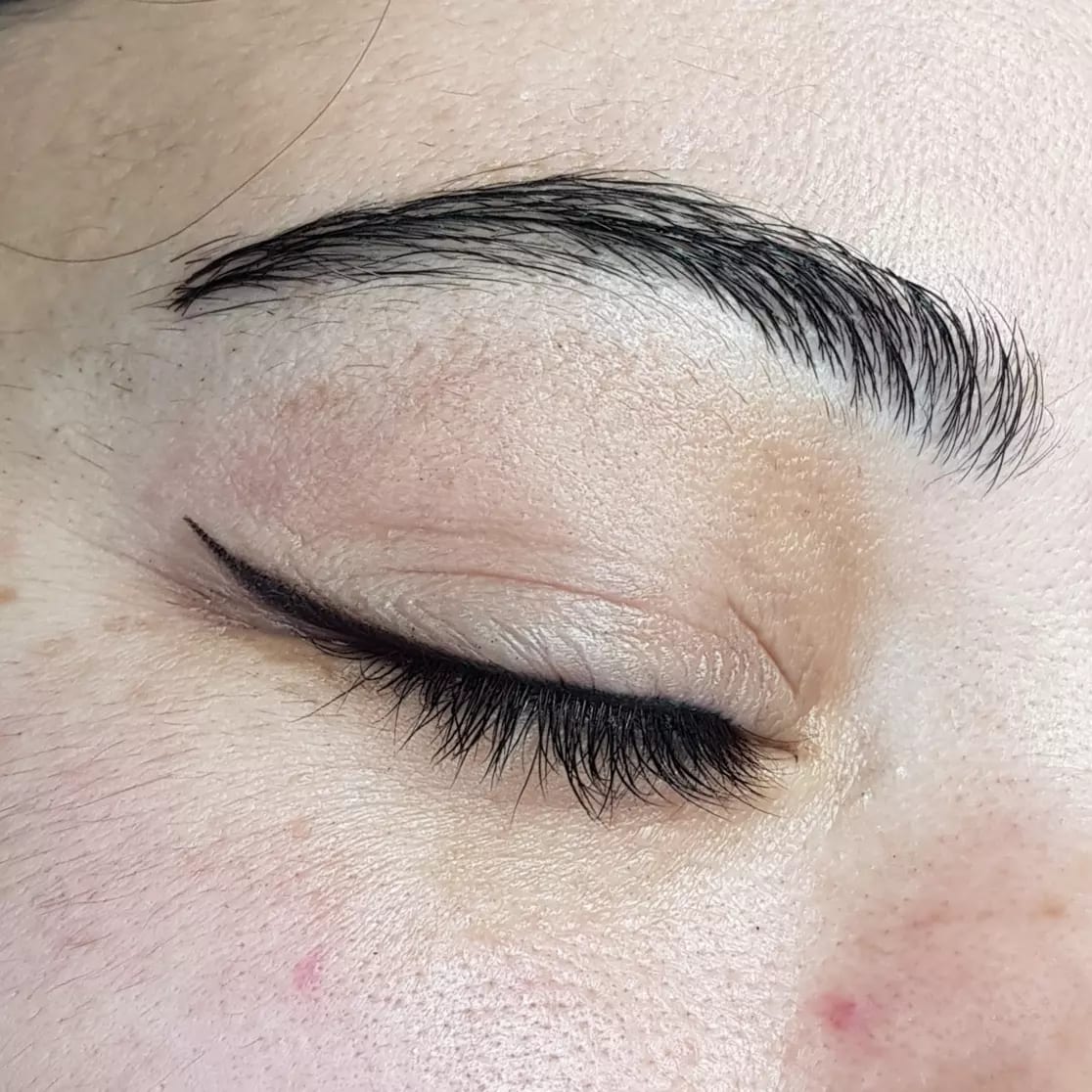 Kalıcı Eyeliner & Dipliner sonucu, İzmir Bornova'daki stüdyodan