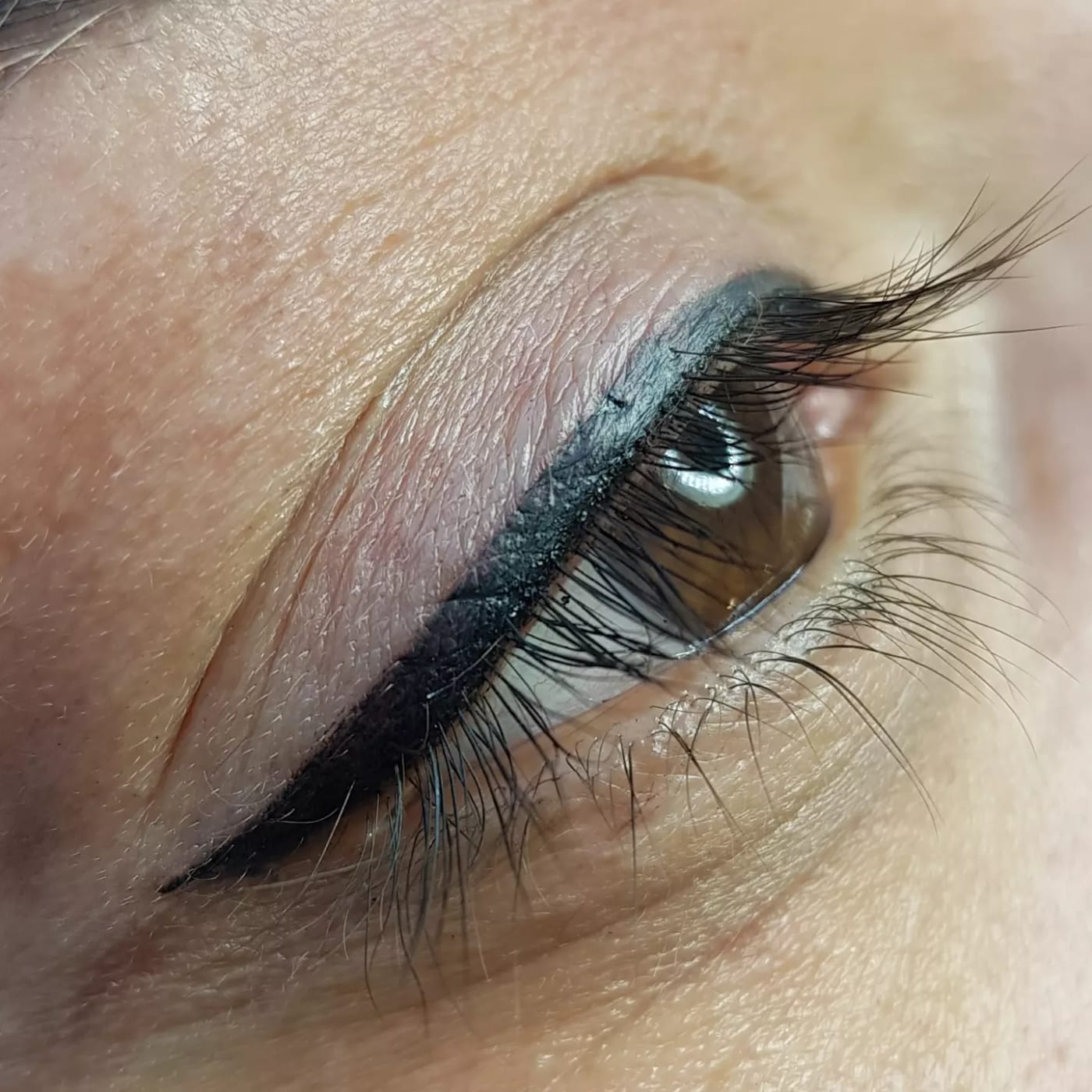 Kalıcı Eyeliner & Dipliner sonucu, İzmir Bornova'daki stüdyodan