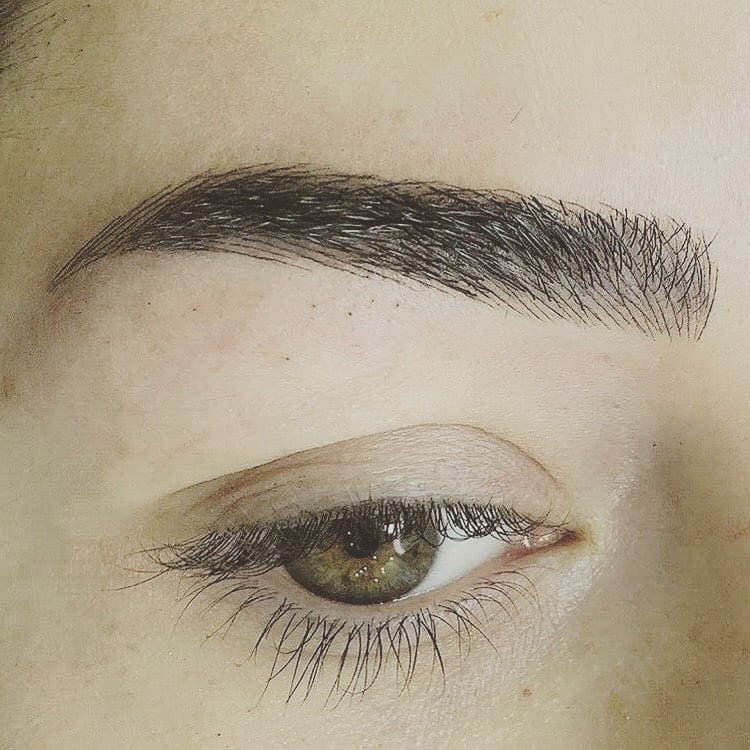 Microblading (Kıl Tekniği) sonucu, İzmir Bornova'daki stüdyodan